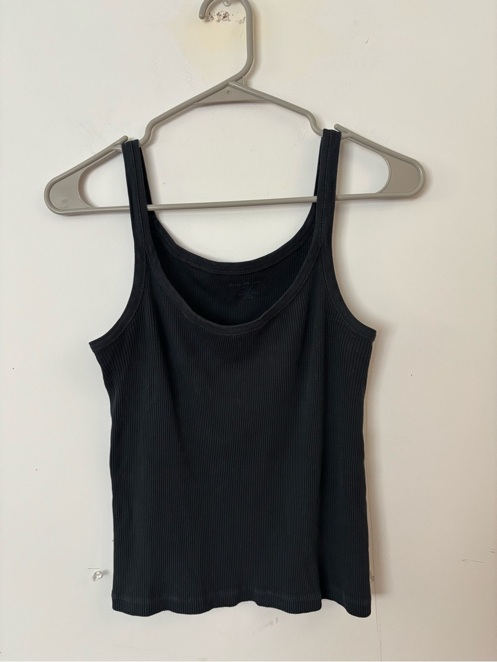 brandy melville black ribbed cropped tank top 🖤